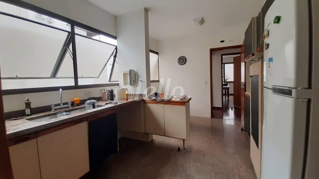 COZINHA de Apartamento para alugar, Padrão com 205 m², 4 quartos e 3 vagas em Itaim Bibi - São Paulo