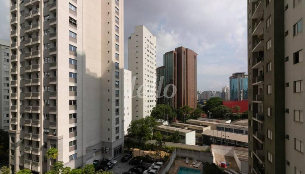VISTA de Apartamento à venda, Padrão com 45 m², 1 quarto e 1 vaga em Itaim Bibi - São Paulo