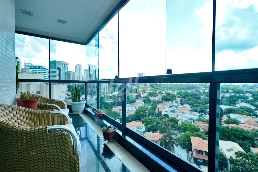 VARANDA de Apartamento à venda, Padrão com 201 m², 4 quartos e 4 vagas em Higienópolis - São Paulo