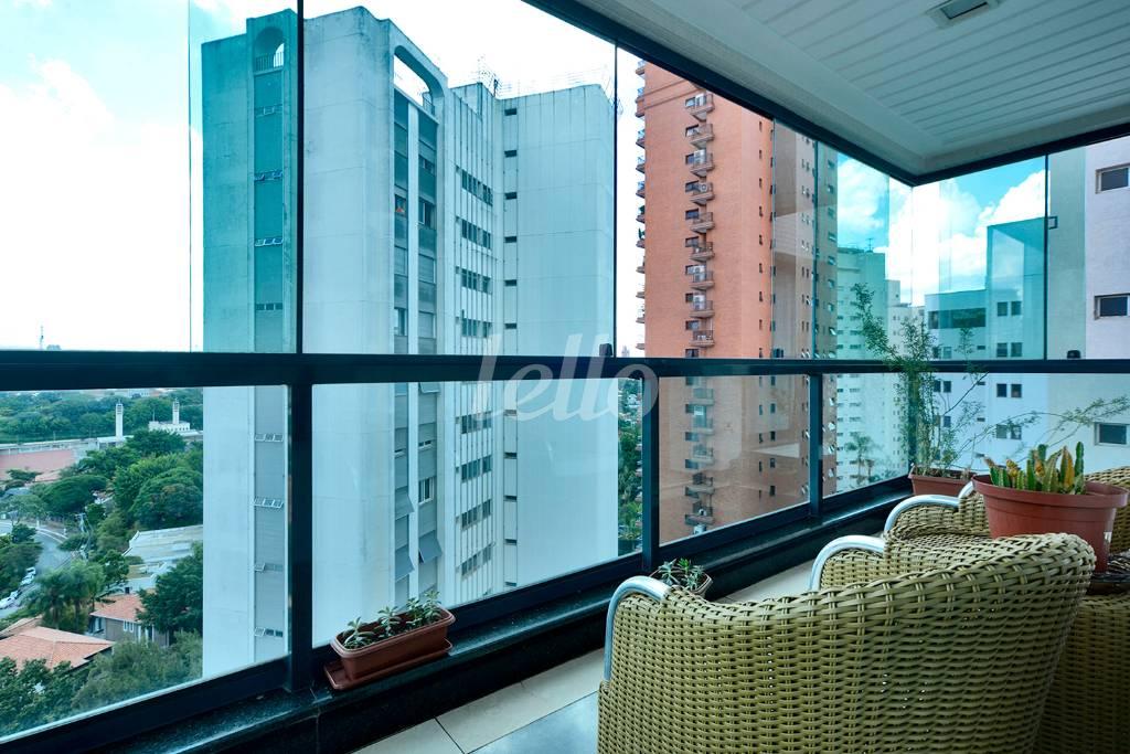 VARANDA de Apartamento à venda, Padrão com 201 m², 4 quartos e 4 vagas em Higienópolis - São Paulo