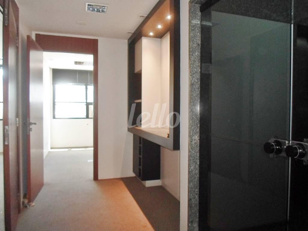 ENTRADA de Sala / Conjunto para alugar, Padrão com 204 m², e em Vila Mariana - São Paulo