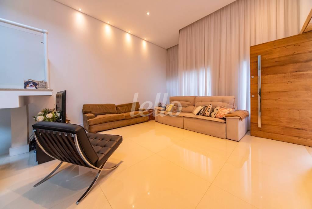 SALA DOIS AMBIENTES de Casa à venda, sobrado com 411 m², 3 quartos e 7 vagas em Santa Paula - São Caetano do Sul