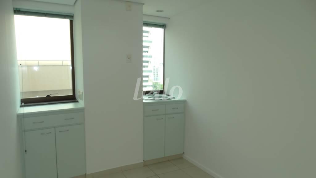 SALA de Sala / Conjunto para alugar, Padrão com 41 m², e 2 vagas em Indianópolis - São Paulo