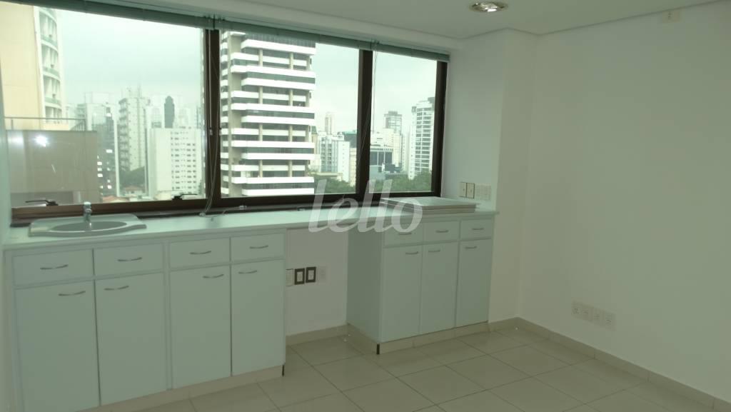 SALA de Sala / Conjunto para alugar, Padrão com 41 m², e 2 vagas em Indianópolis - São Paulo