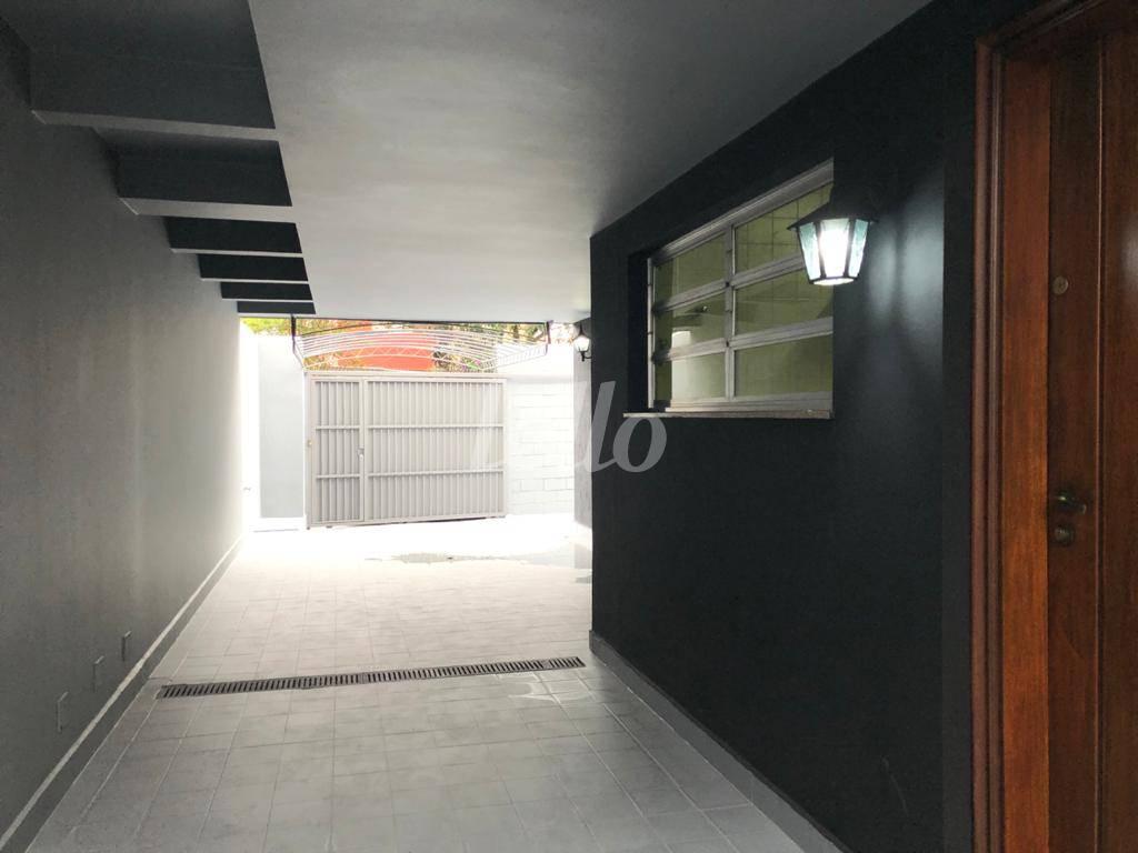 ENTRADA DOS FUNDOS de Casa à venda, sobrado com 290 m², e 14 vagas em Planalto Paulista - São Paulo