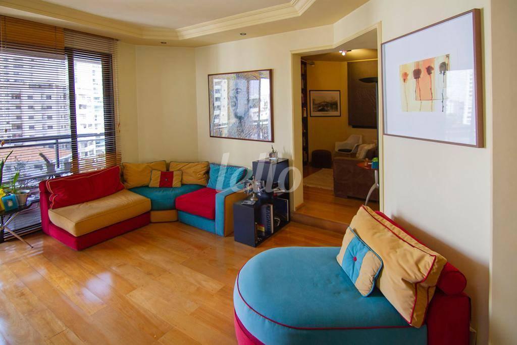 SALA de Apartamento à venda, Padrão com 202 m², 3 quartos e 3 vagas em Moema - São Paulo