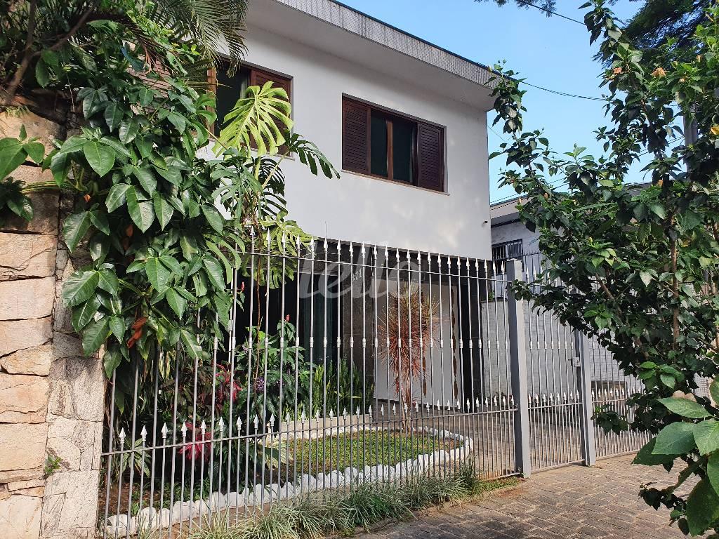 FACHADA de Casa à venda, sobrado com 232 m², 3 quartos e 7 vagas em Vila Prudente - São Paulo