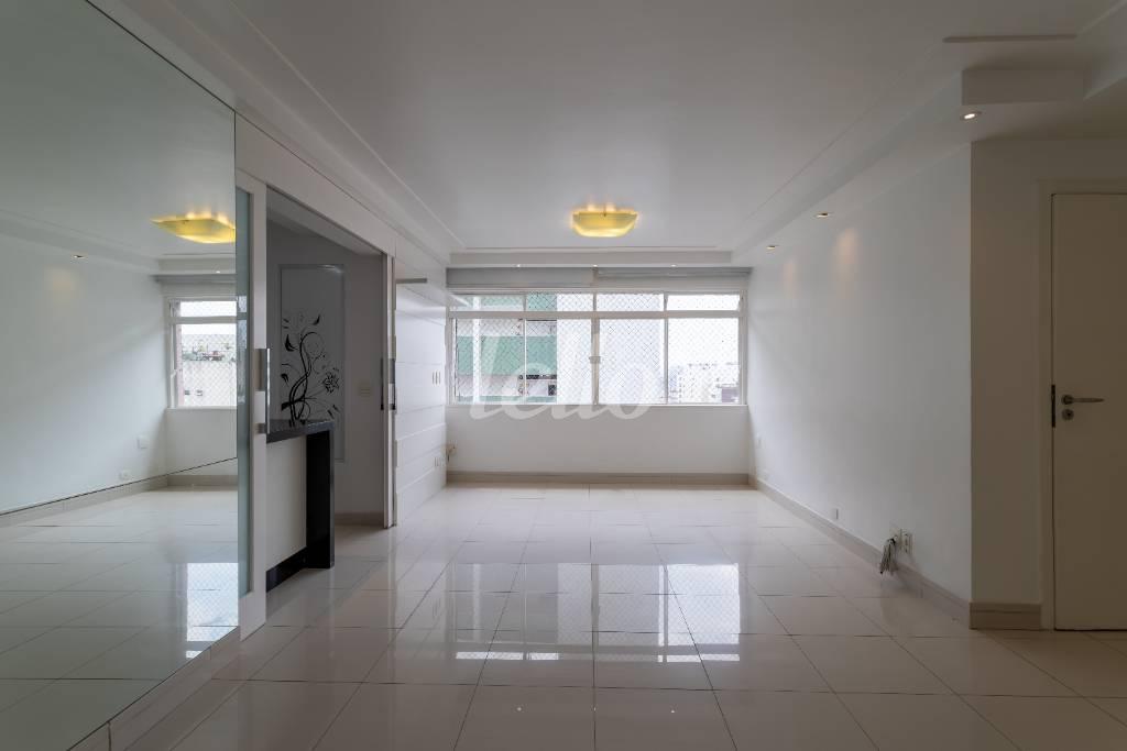 SALA DOIS AMBIENTES de Apartamento à venda, Padrão com 98 m², 2 quartos e 1 vaga em Bela Vista - São Paulo