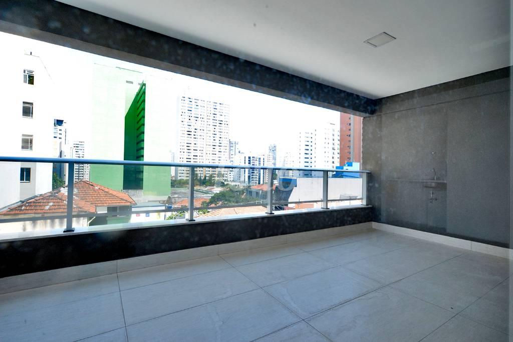 VARANDA de Sala / Conjunto à venda, Padrão com 162 m², e 6 vagas em Pinheiros - São Paulo