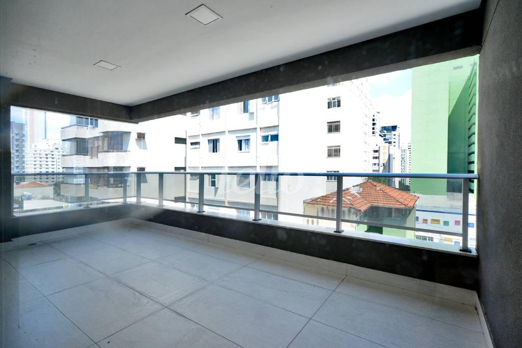VARANDA de Sala / Conjunto à venda, Padrão com 162 m², e 6 vagas em Pinheiros - São Paulo