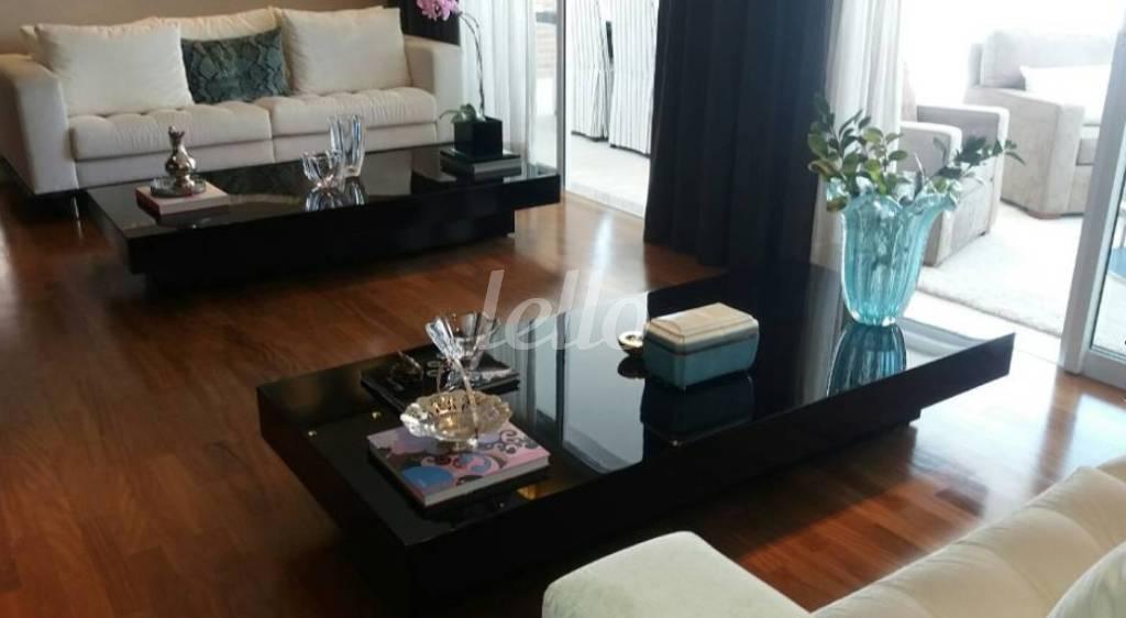 LIVING de Apartamento à venda, Padrão com 128 m², 3 quartos e 4 vagas em Paraíso - São Paulo