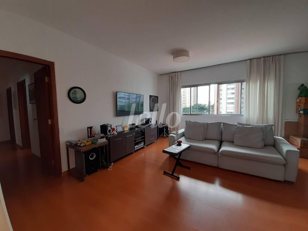 SALA de Apartamento à venda, Padrão com 131 m², 3 quartos e 1 vaga em Perdizes - São Paulo