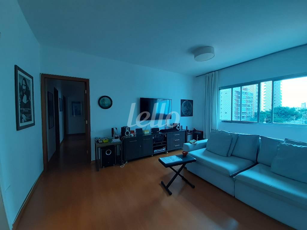 SALA de Apartamento à venda, Padrão com 131 m², 3 quartos e 1 vaga em Perdizes - São Paulo