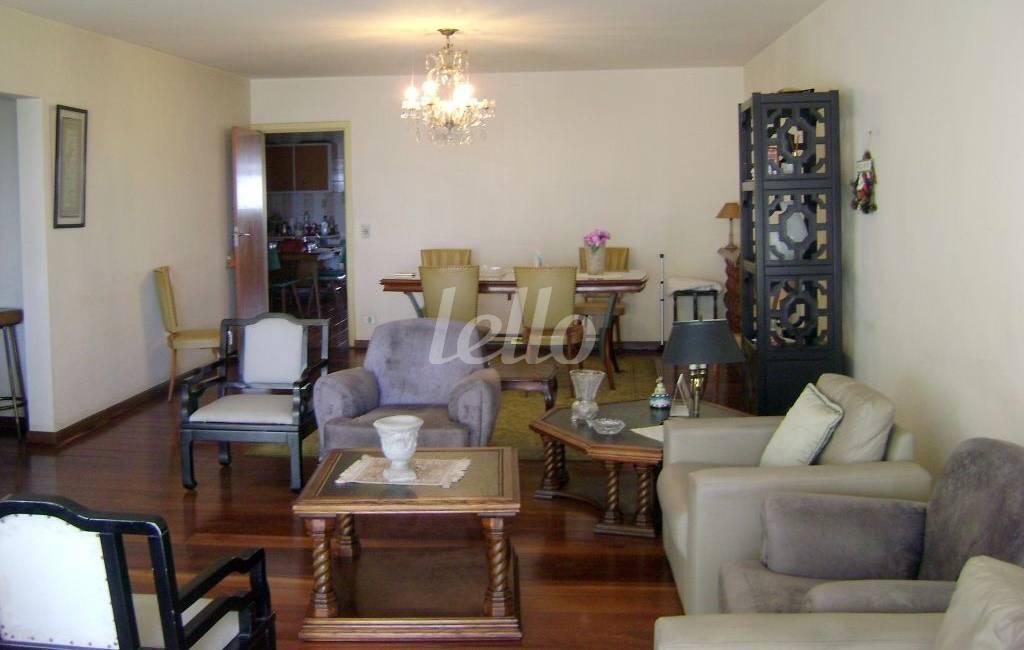 LIVING de Apartamento à venda, Padrão com 270 m², 4 quartos e 2 vagas em Bela Vista - São Paulo
