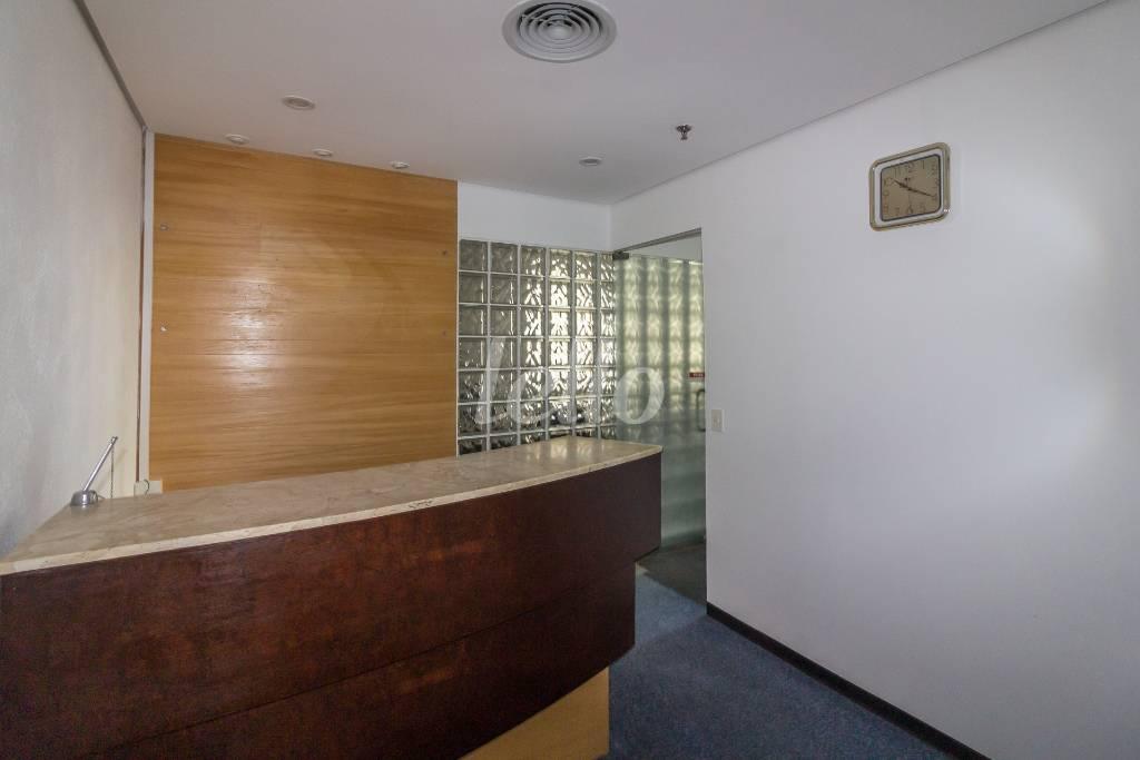 RECEPÇÃO de Sala / Conjunto para alugar, Padrão com 120 m², e 4 vagas em Pinheiros - São Paulo