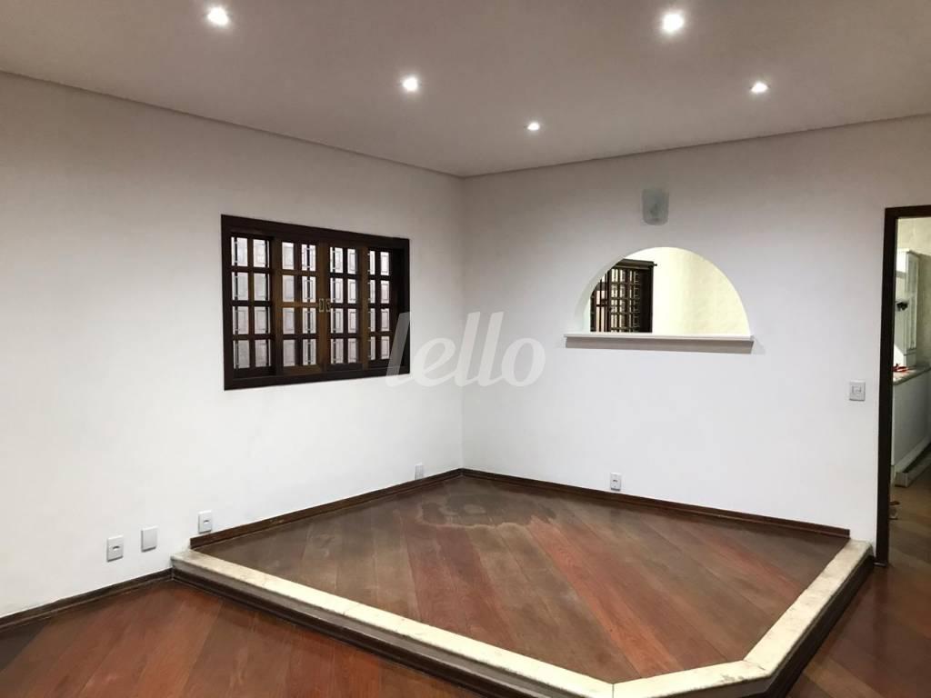 SALA DOIS AMBIENTES de Casa à venda, sobrado com 234 m², 3 quartos e 2 vagas em Osvaldo Cruz - São Caetano do Sul
