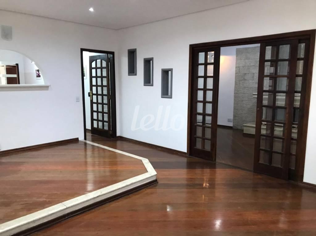 SALA DOIS AMBIENTES de Casa à venda, sobrado com 234 m², 3 quartos e 2 vagas em Osvaldo Cruz - São Caetano do Sul