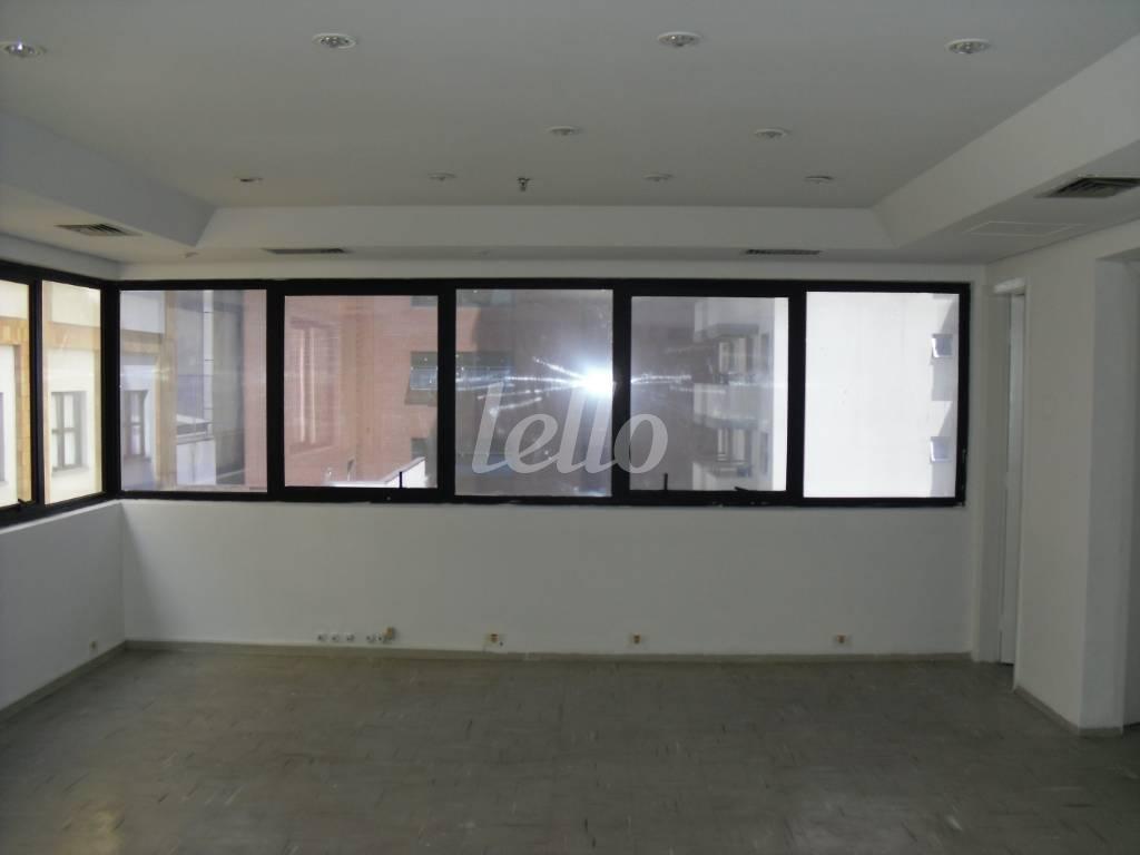INTERNO de Sala / Conjunto à venda, Padrão com 41 m², e 1 vaga em Bela Vista - São Paulo