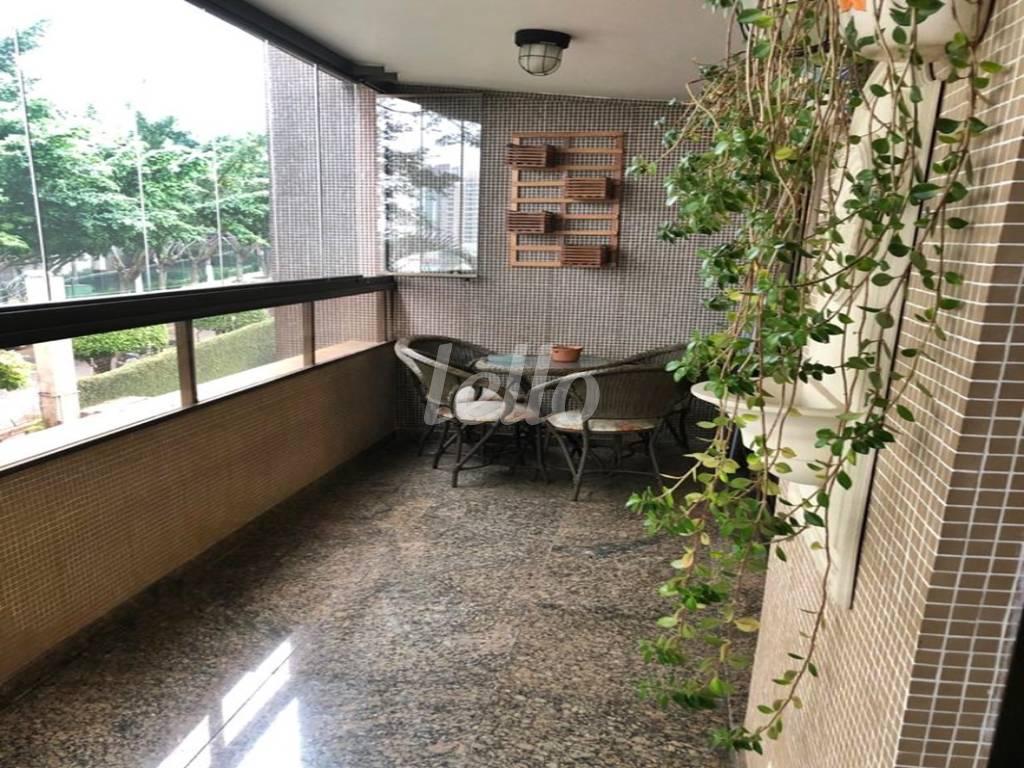 VARANDA de Apartamento à venda, Padrão com 198 m², 3 quartos e 3 vagas em Água Fria - São Paulo