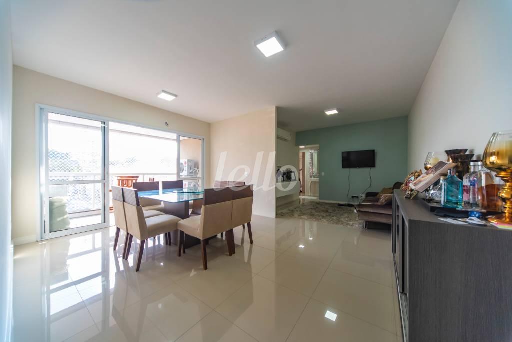 SALA DOIS AMBIENTES de Apartamento à venda, Padrão com 122 m², 3 quartos e 3 vagas em Jardim - Santo André