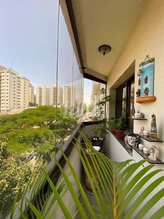 SACADA ENVIDRAÇADA de Apartamento à venda, Padrão com 140 m², 5 quartos e 2 vagas em Vila Gomes Cardim - São Paulo