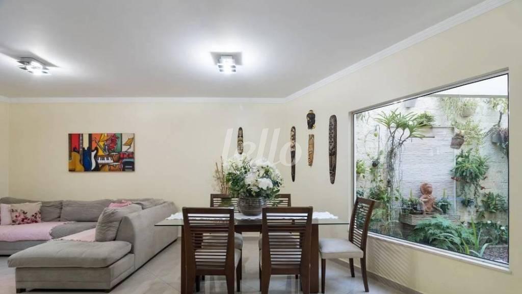 LIVING de Casa à venda, térrea com 189 m², 3 quartos e 3 vagas em Mirandopolis - São Paulo