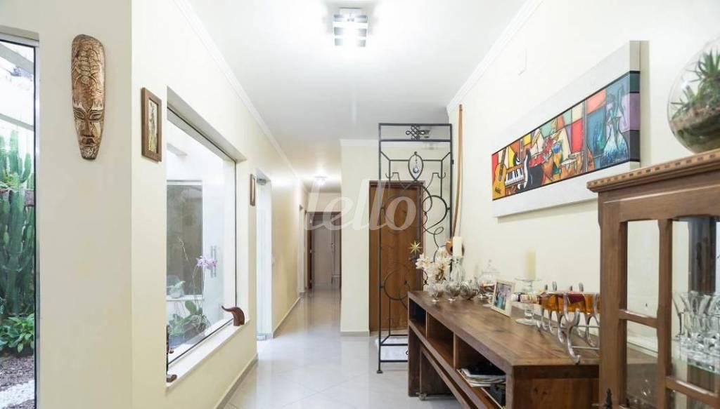 LIVING de Casa à venda, térrea com 189 m², 3 quartos e 3 vagas em Mirandopolis - São Paulo