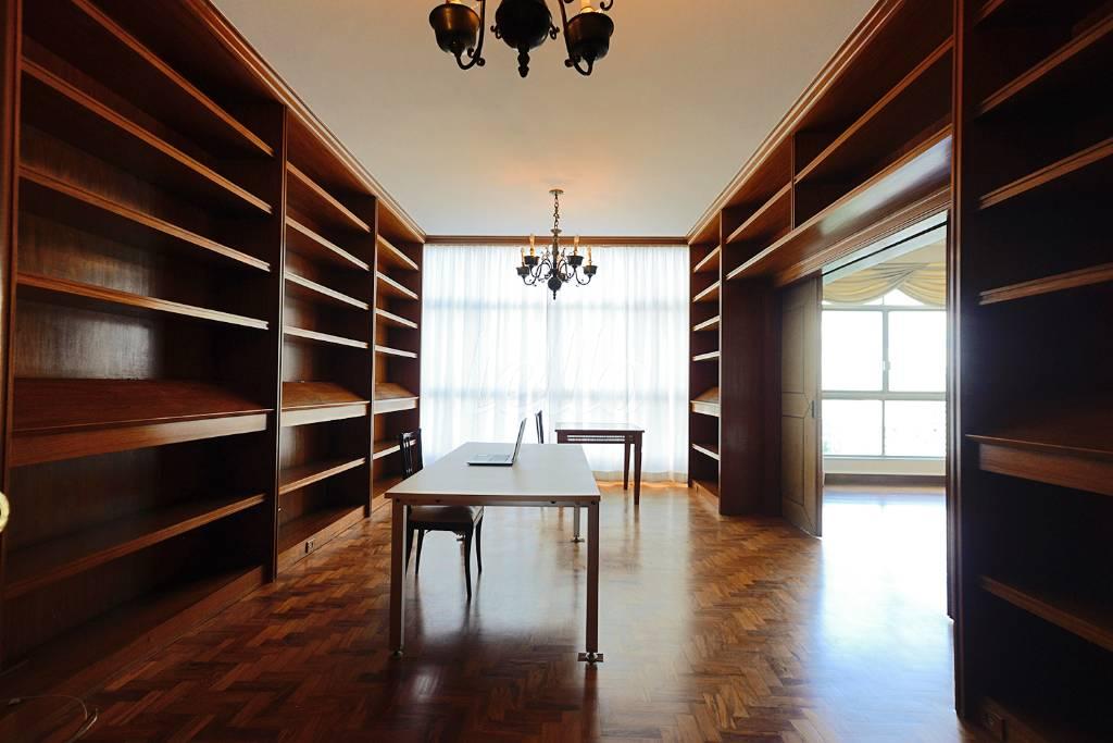 ESCRITÓRIO de Apartamento à venda, Padrão com 612 m², 4 quartos e 3 vagas em Bela Vista - São Paulo