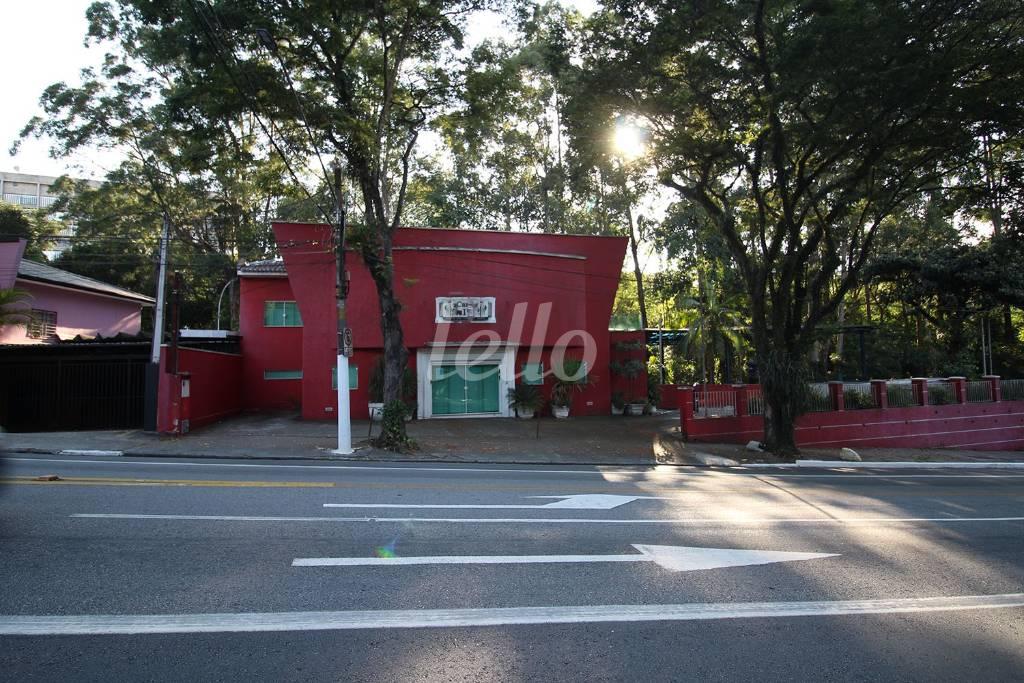 FACHADA de Casa para alugar, sobrado com 240 m², e 12 vagas em Tucuruvi - São Paulo