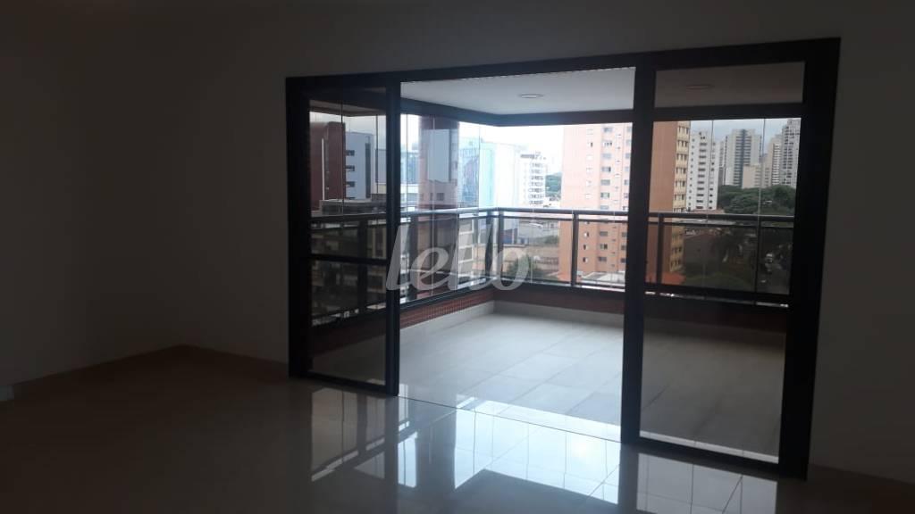 LIVING de Apartamento à venda, Padrão com 208 m², 4 quartos e 4 vagas em Vila Mariana - São Paulo