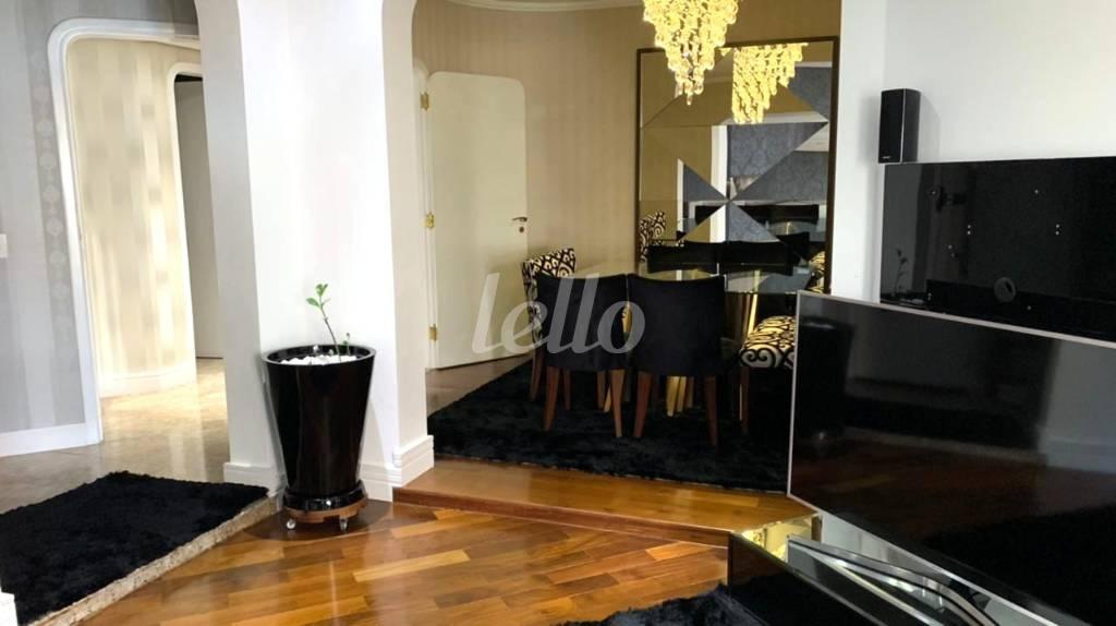 SALA - PISO EM MADEIRA de Apartamento à venda, Padrão com 169 m², 4 quartos e 3 vagas em Vila Regente Feijó - São Paulo