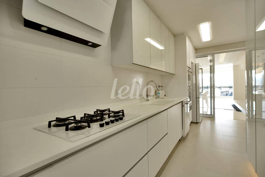COZINHA de Apartamento à venda, Padrão com 232 m², 4 quartos e 4 vagas em Santana - São Paulo