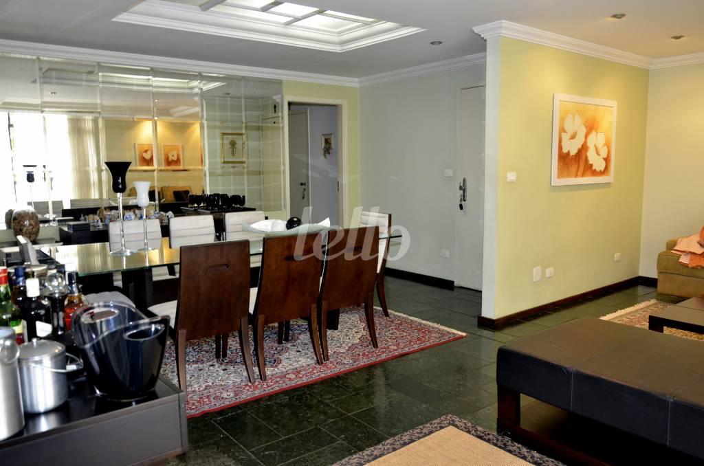 SALAS de Apartamento à venda, Padrão com 176 m², 4 quartos e 3 vagas em Vila Bastos - Santo André