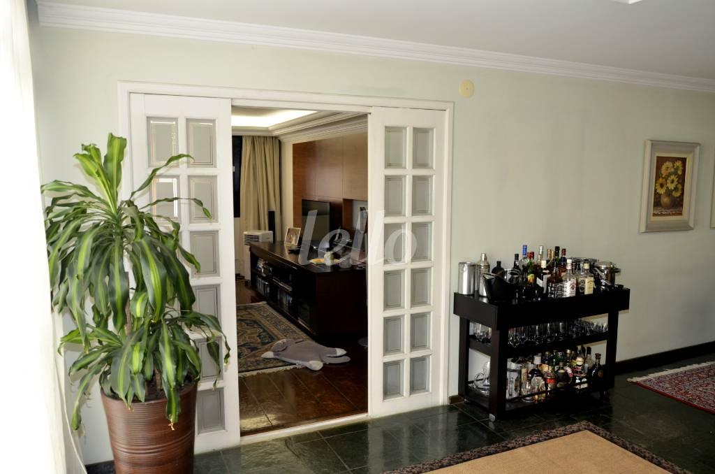 SALA TV de Apartamento à venda, Padrão com 176 m², 4 quartos e 3 vagas em Vila Bastos - Santo André