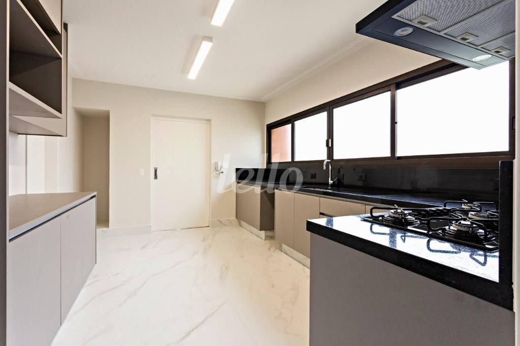 COZINHA de Apartamento à venda, Padrão com 210 m², 3 quartos e 3 vagas em Brooklin Paulista - São Paulo
