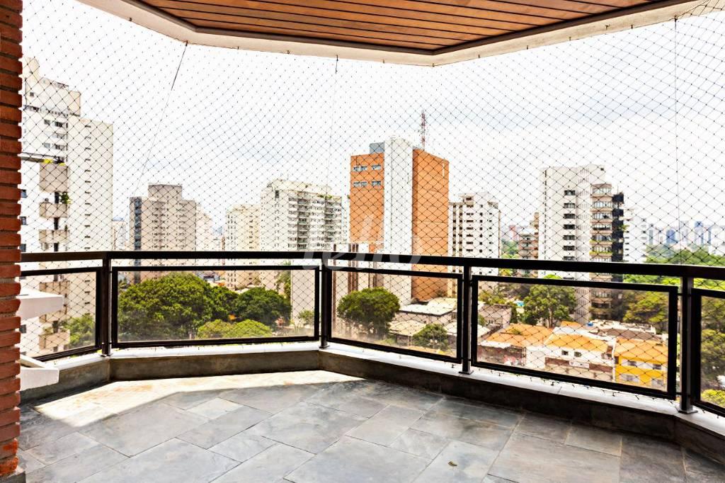 SACADA de Apartamento à venda, Padrão com 210 m², 3 quartos e 3 vagas em Brooklin Paulista - São Paulo