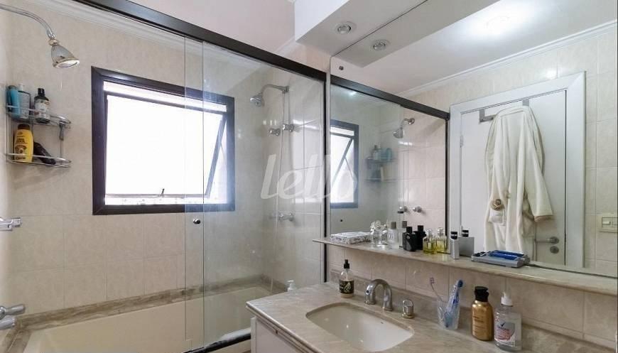 BANHEIRO SUÍTE MASTER de Apartamento à venda, cobertura - Padrão com 360 m², 4 quartos e 3 vagas em Paraíso - São Paulo