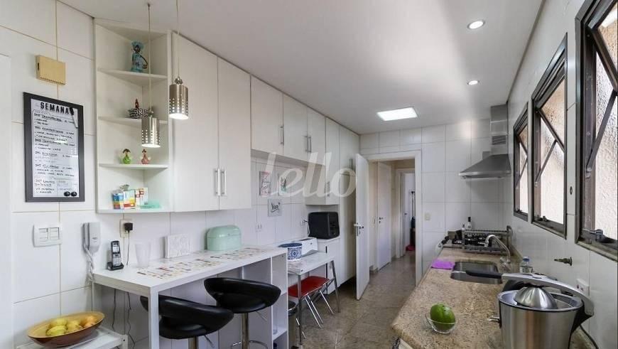 COZINHA de Apartamento à venda, cobertura - Padrão com 360 m², 4 quartos e 3 vagas em Paraíso - São Paulo