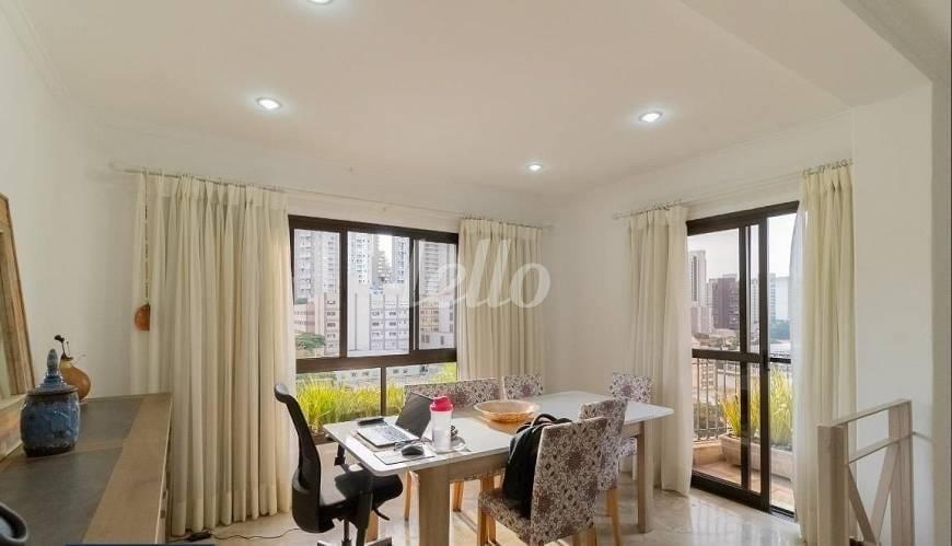SALA PISO SUPERIOR de Apartamento à venda, cobertura - Padrão com 360 m², 4 quartos e 3 vagas em Paraíso - São Paulo