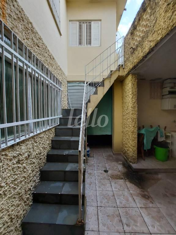 QUINTAL - ESCADARIA de Casa à venda, sobrado com 150 m², 4 quartos e 3 vagas em Vila Carrão - São Paulo
