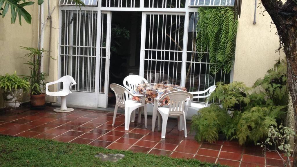 FACHADA de Casa à venda, assobradada com 380 m², 3 quartos e em Jardim Brasil - Zona Sul - São Paulo