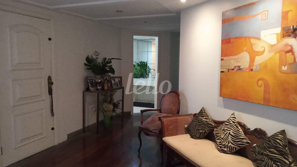 ENTRADA de Apartamento à venda, Padrão com 419 m², 4 quartos e 4 vagas em Indianópolis - São Paulo