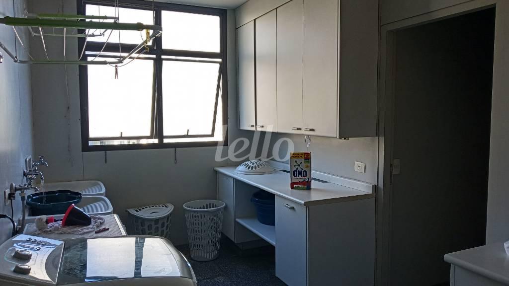 ÁREA DE SERVIÇO de Apartamento à venda, Padrão com 419 m², 4 quartos e 4 vagas em Indianópolis - São Paulo