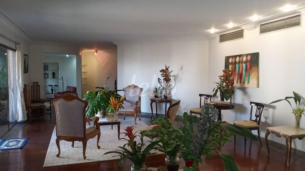 SALA 2 AMBIENTES de Apartamento à venda, Padrão com 419 m², 4 quartos e 4 vagas em Indianópolis - São Paulo