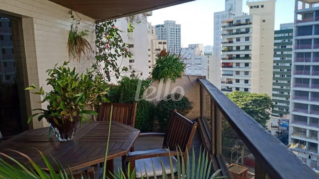 VARANDA de Apartamento à venda, Padrão com 419 m², 4 quartos e 4 vagas em Indianópolis - São Paulo