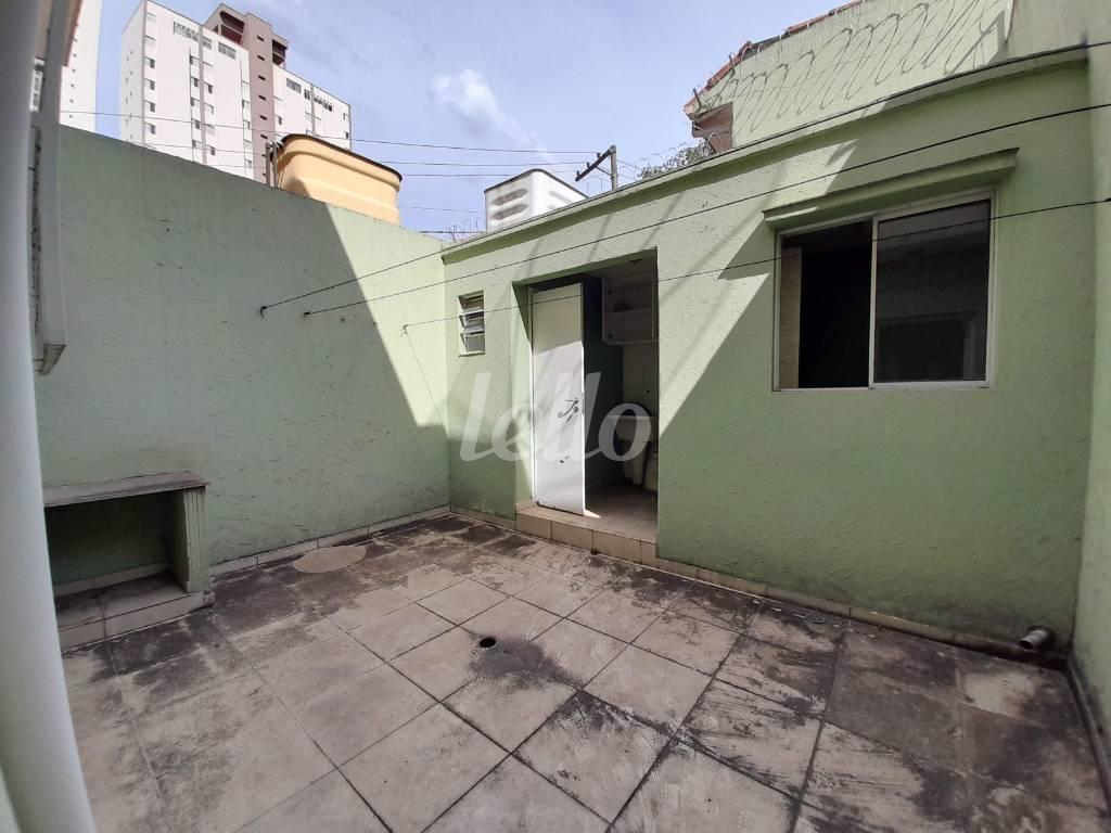 QUINTAL de Casa à venda, sobrado com 136 m², 2 quartos e 3 vagas em Chora Menino - São Paulo
