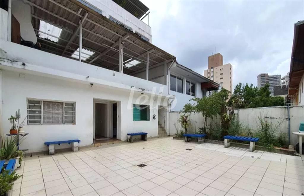 QUINTAL de Casa à venda, sobrado com 240 m², 5 quartos e 3 vagas em Vila Mariana - São Paulo