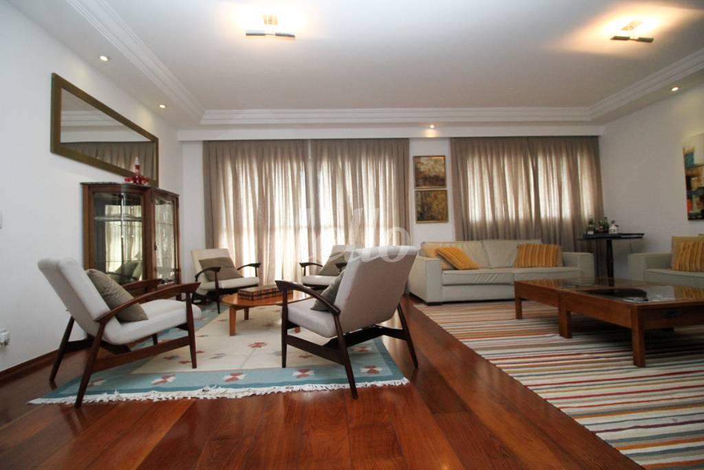 SALA DOIS AMBIENTES de Apartamento à venda, Padrão com 240 m², 4 quartos e 4 vagas em Planalto Paulista - São Paulo