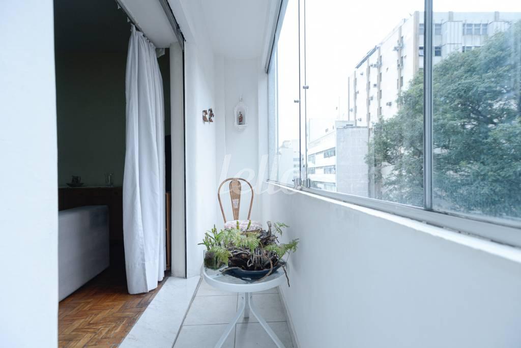 VARANDA de Apartamento à venda, Padrão com 105 m², 2 quartos e em Jardins - São Paulo