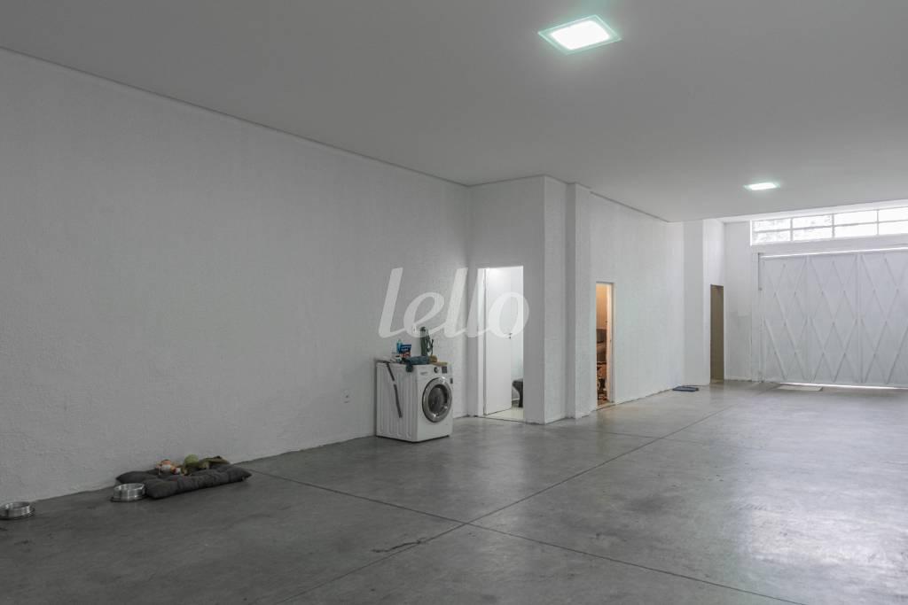 GARAGEM de Casa à venda, sobrado com 350 m², 5 quartos e 4 vagas em Brás - São Paulo